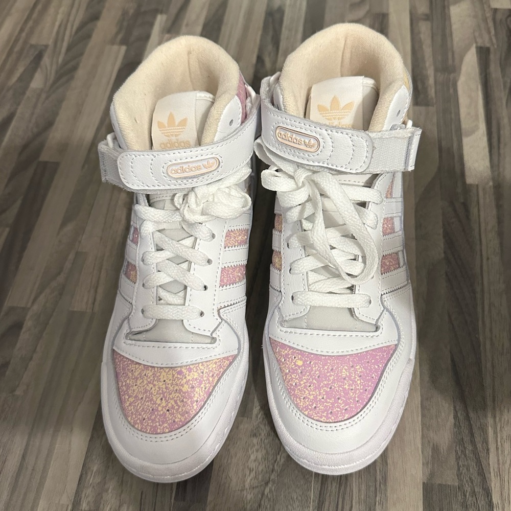 adidas Forum Mid Shoes in Cloud White / Cloud White / Bliss Orange Sneakers